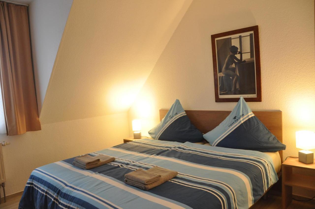 One-Bedroom Apartment - Charlie,1069362352:JPEG