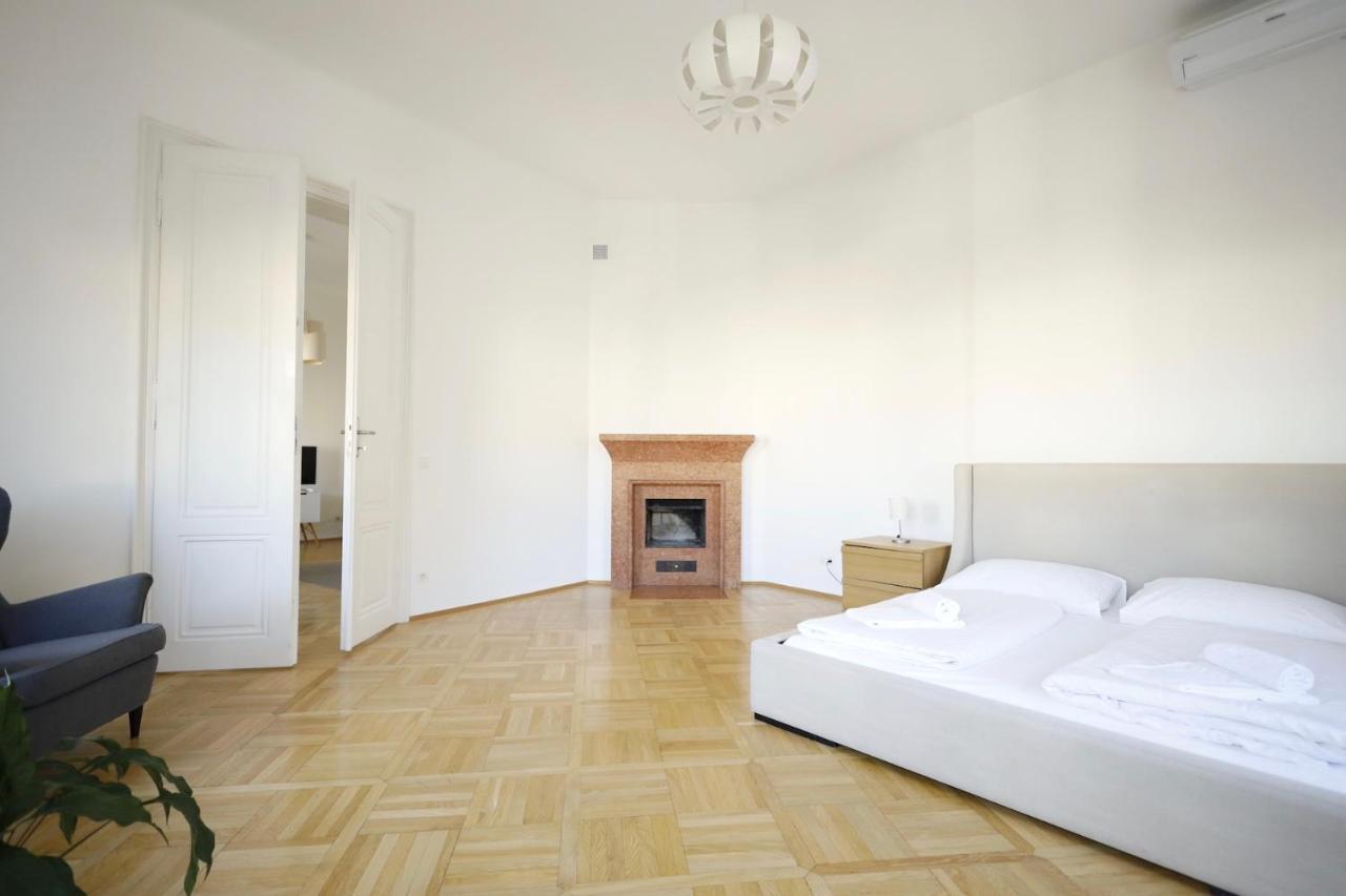 Two-Bedroom Apartment,1173744801:JPEG