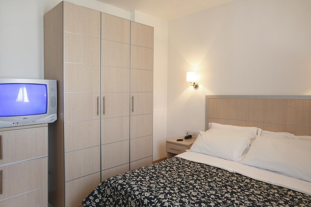 Junior Suite,1739369241:JPEG
