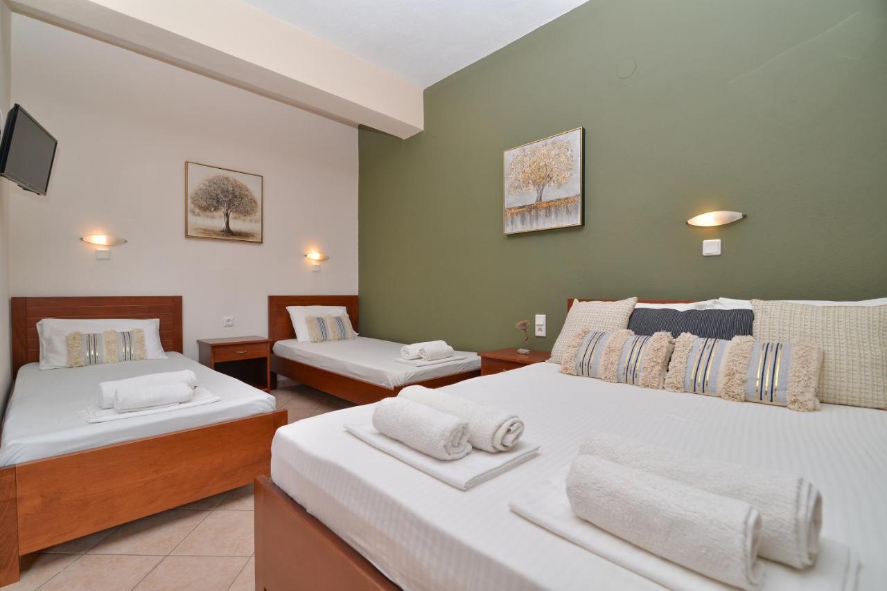 Studio (4 Adults),1240939015:JPEG