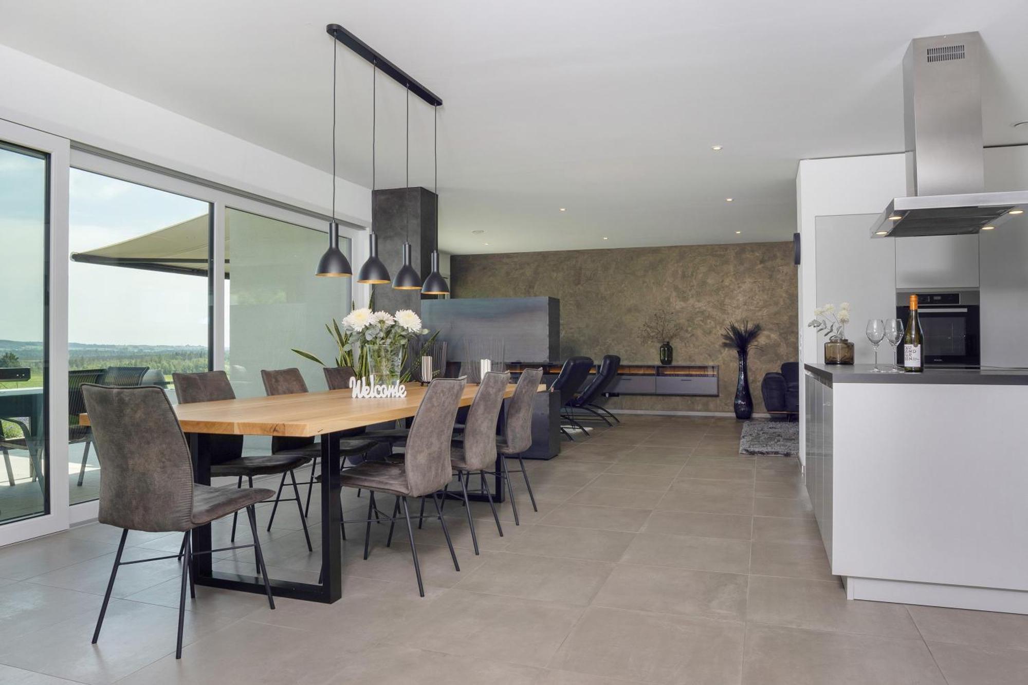Three-Bedroom Premium Apartment with Balcony,1680750467:JPEG