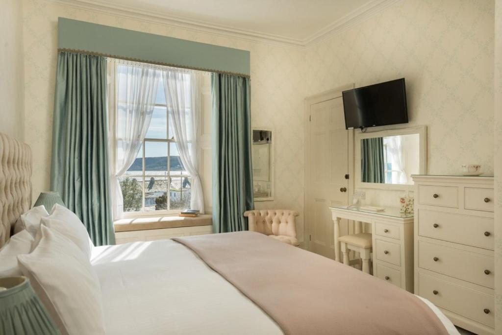 Doppel-/Zweibettzimmer mit Bad