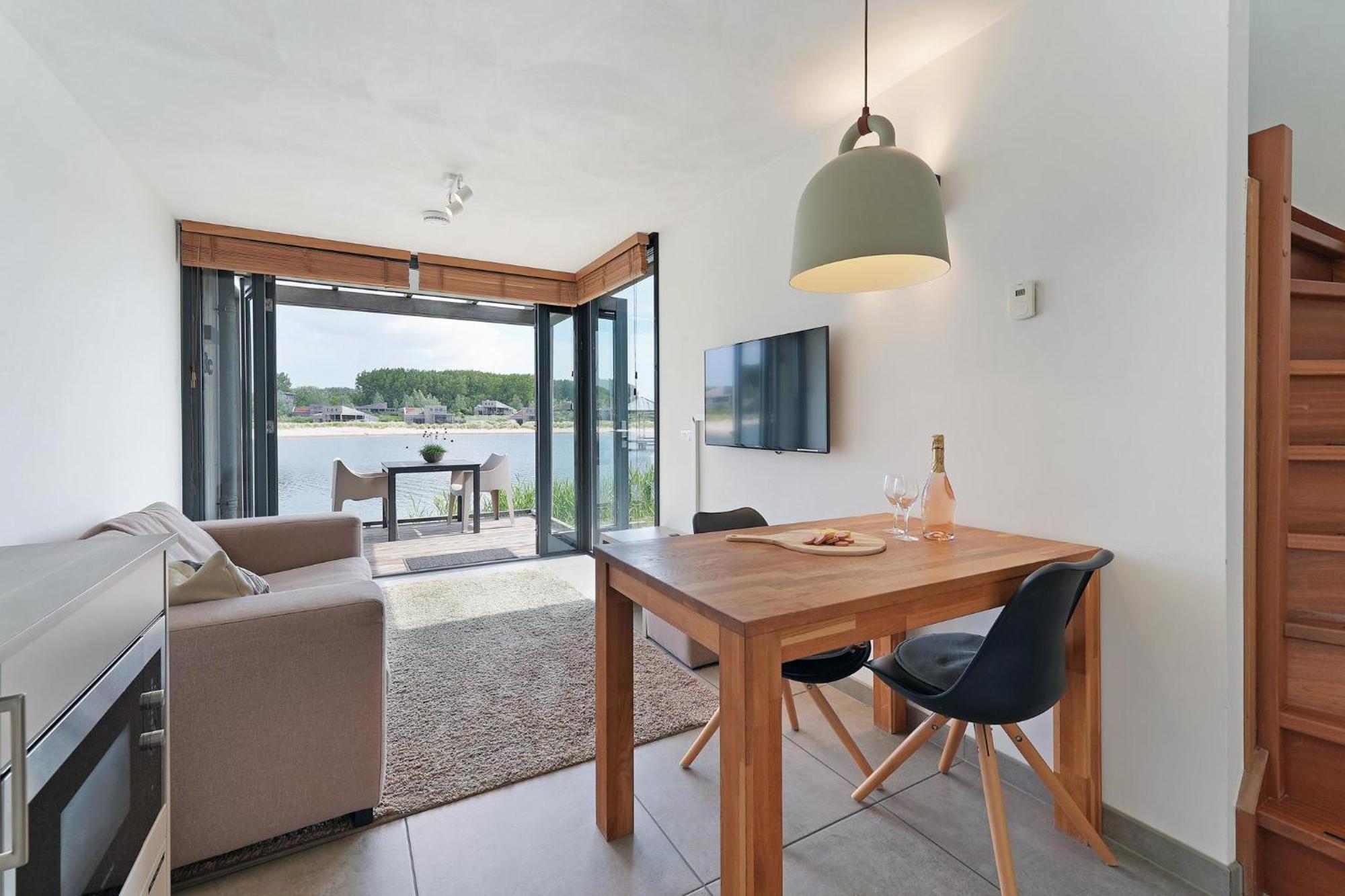 Studio Lake View