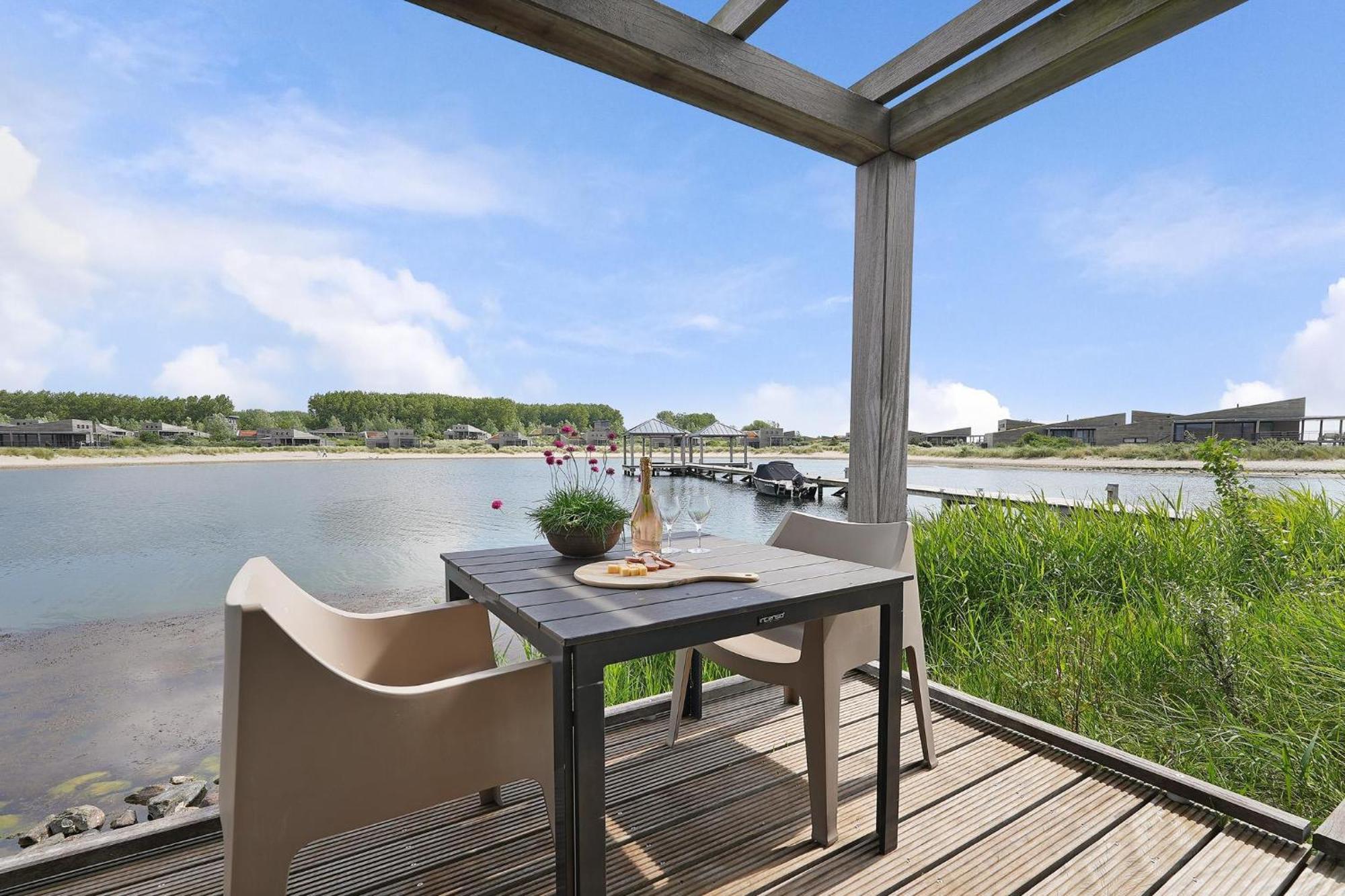 Studio Lake View
