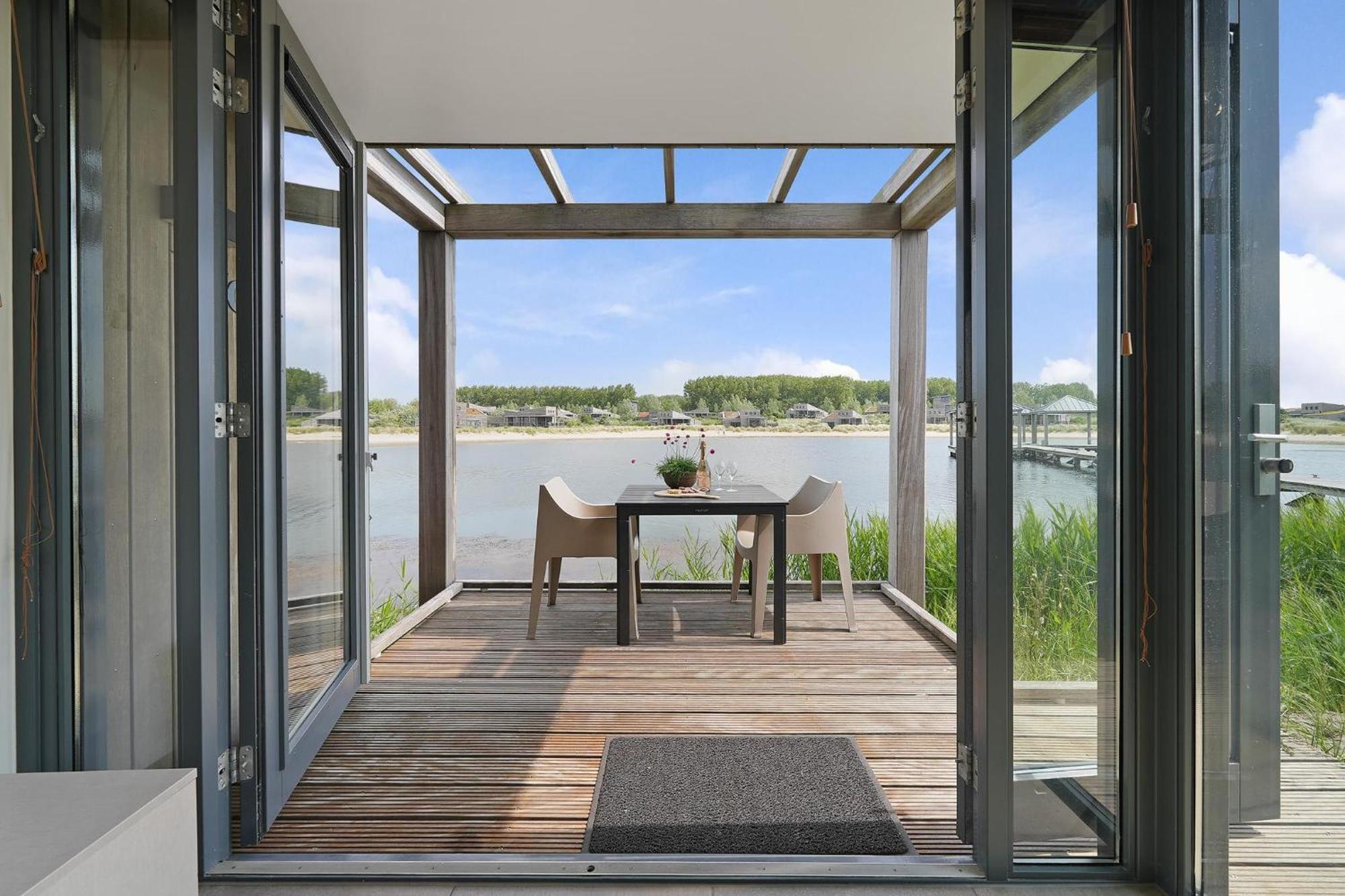 Studio Lake View