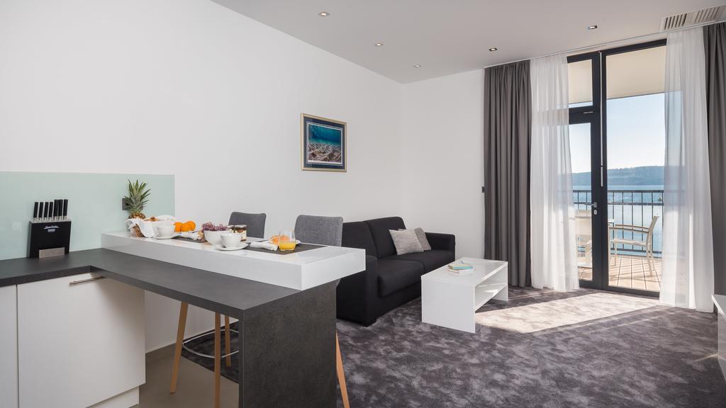 Studio mit Balkon und Meerblick.