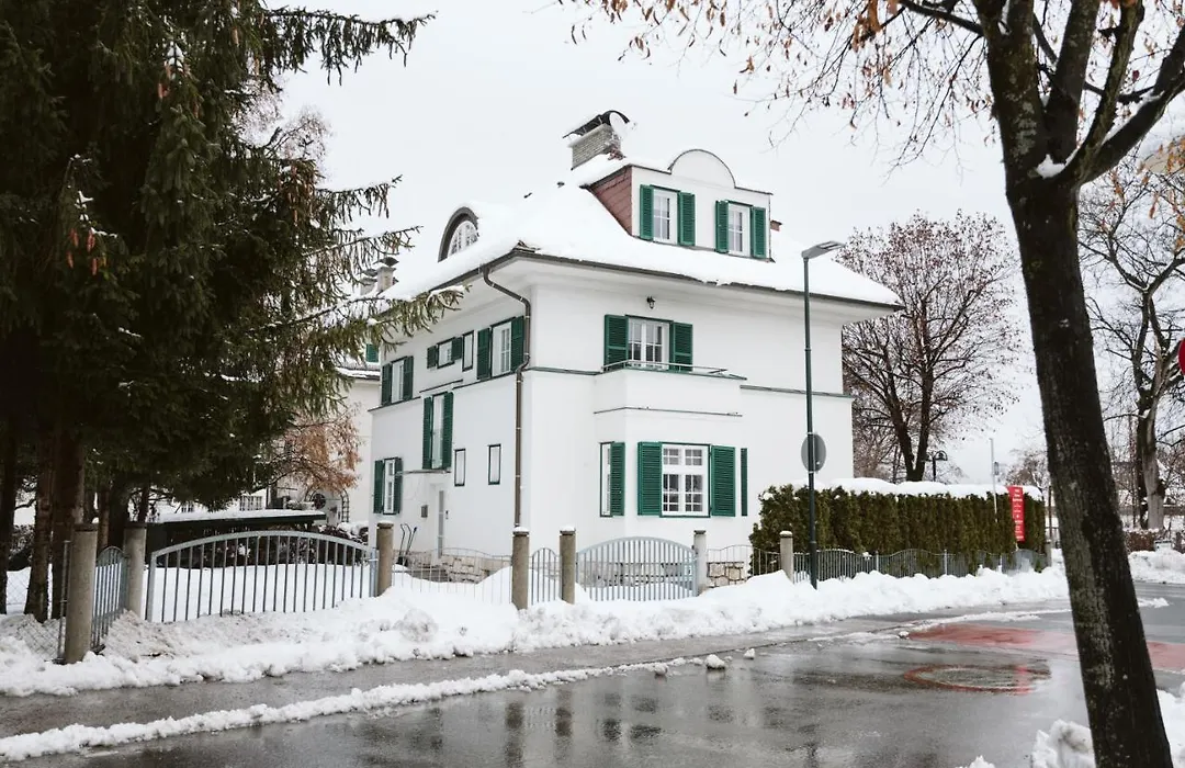 Villa Gelbmann - Ferienwohnungen Velden-1