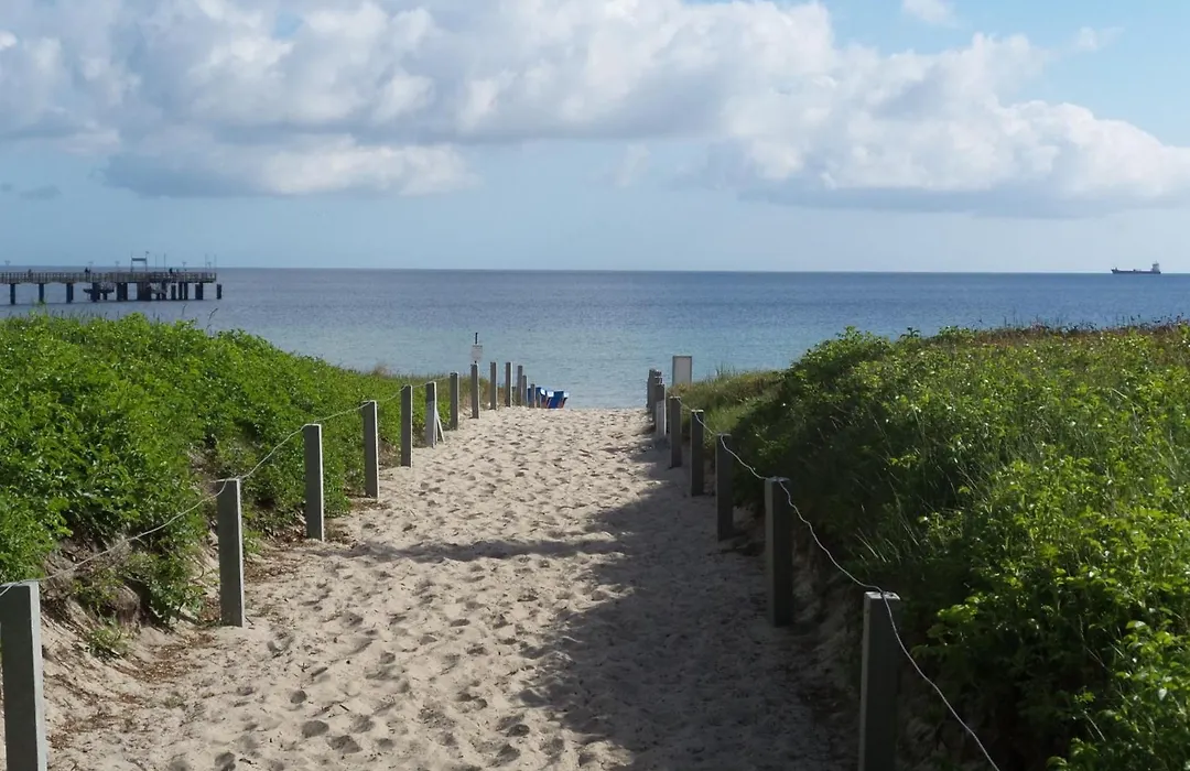 FeWo direkt am Strand mit Meerblick und Südbalkon, Villa Freia 27, Binz-1