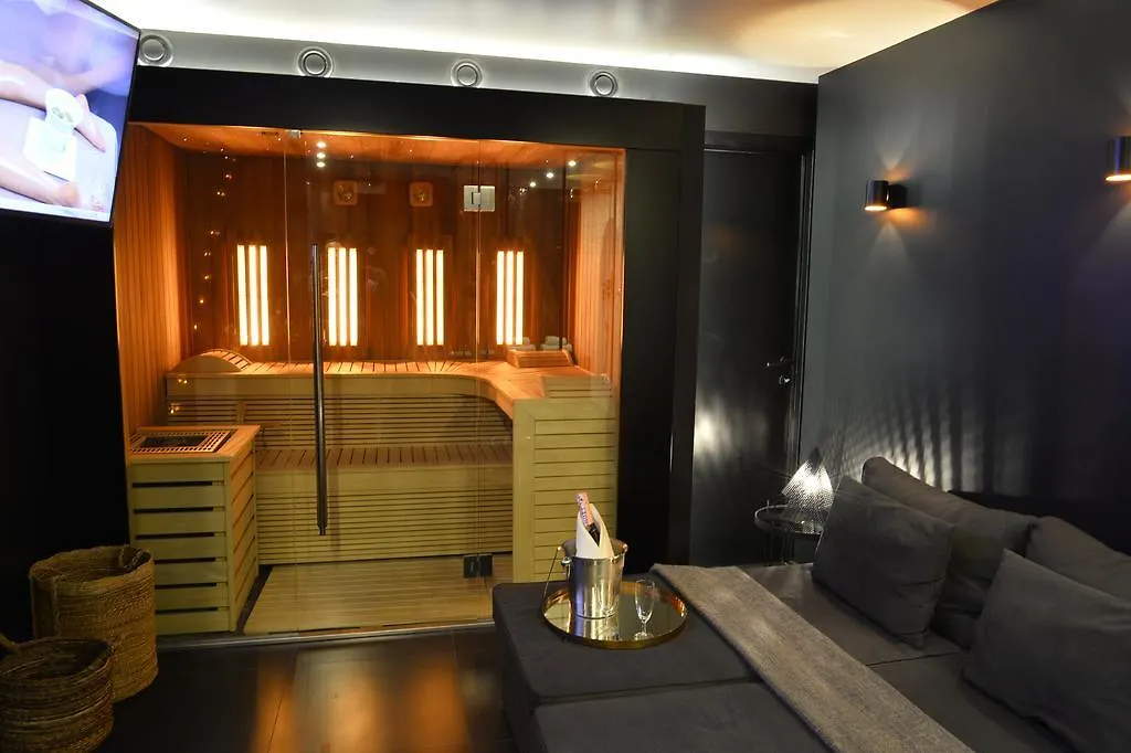 Chambre Avec Jacuzzi Sauna Privatif-1