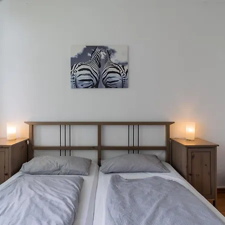 Spacious And Modern Furnished Apartment For 10 Guests-3
