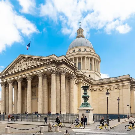 Emily In Paris-2