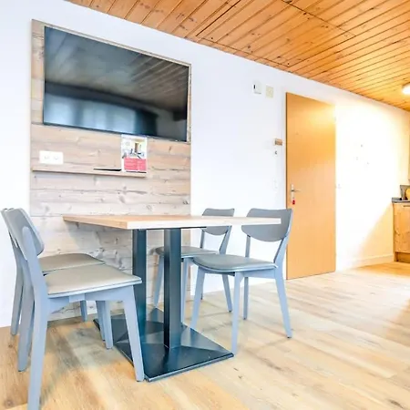 First Apartment - Aare Jungfrau AG-3