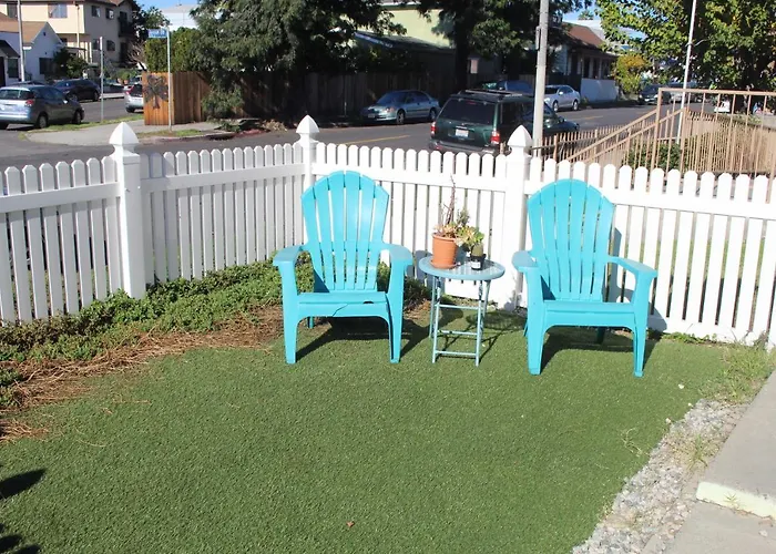 B&B: 240 Usc Turquoise House