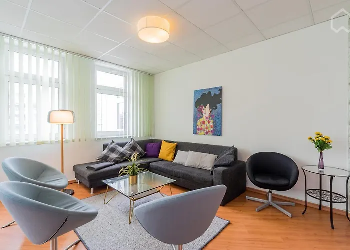 Spacious And Modern Furnished Apartment For 10 Guests