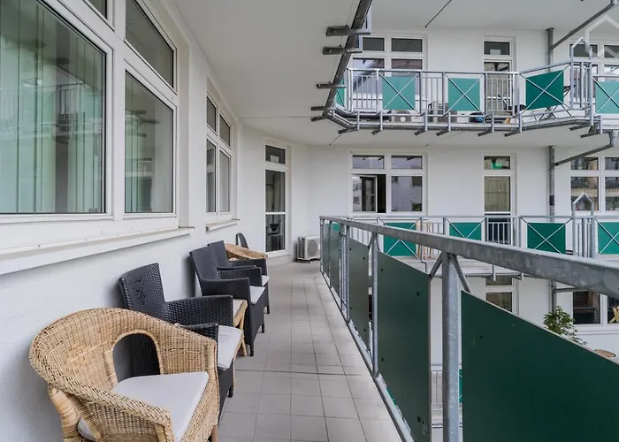 Spacious And Modern Furnished Apartment For 10 Guests