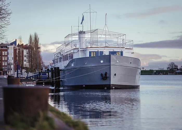 ARCONA - Übernachten auf dem Wasser - direkt am Bontekai