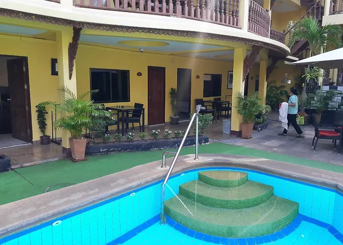 Phratamnak Inn - 100 Meter From Beach