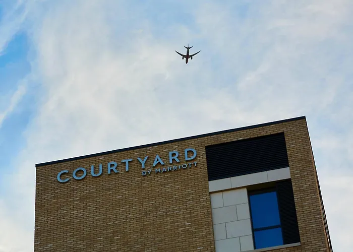 Courtyard By Marriott City Airport