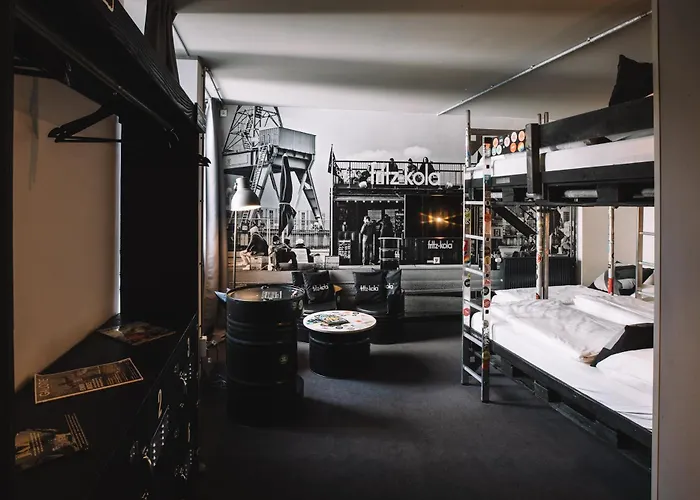 Ping Pong Hotel: Superbude Hotel Hostel St. Georg