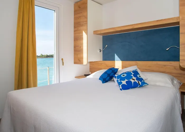 Marina Uno Floating Resort