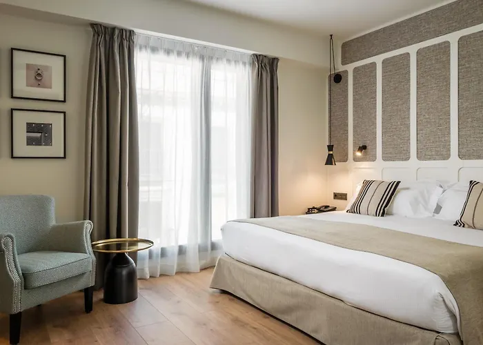 Strandhotel: Hotel Barcelona Catedral 4 Sup