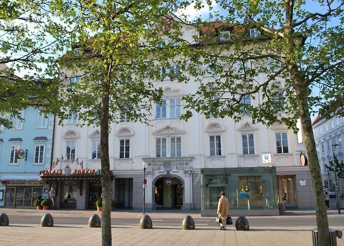 Palais Porcia