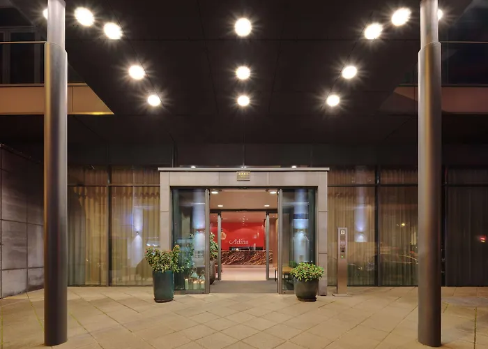 Jacuzzi-Hotel: Adina Apartment Hotel Frankfurt Neue Oper