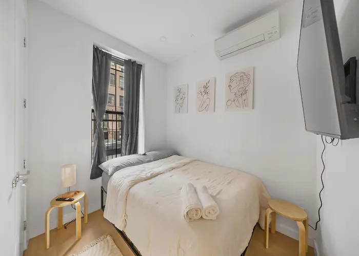 Private Room With Shared Bathroom At An Apartment By Times Square
