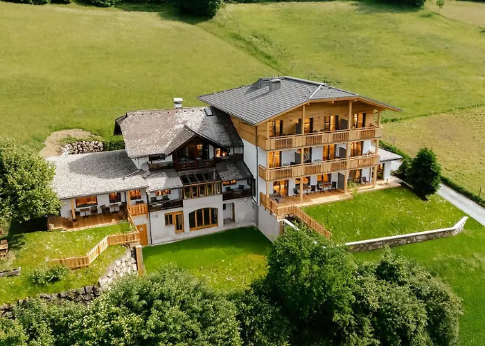 Strandhotel: Ferienhof Obergasser und Bergblick