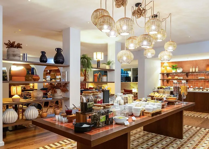 Hotel mit Pool: Novotel Luxembourg Kirchberg