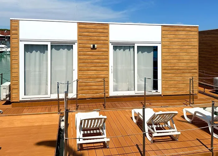 Marina Uno Floating Resort