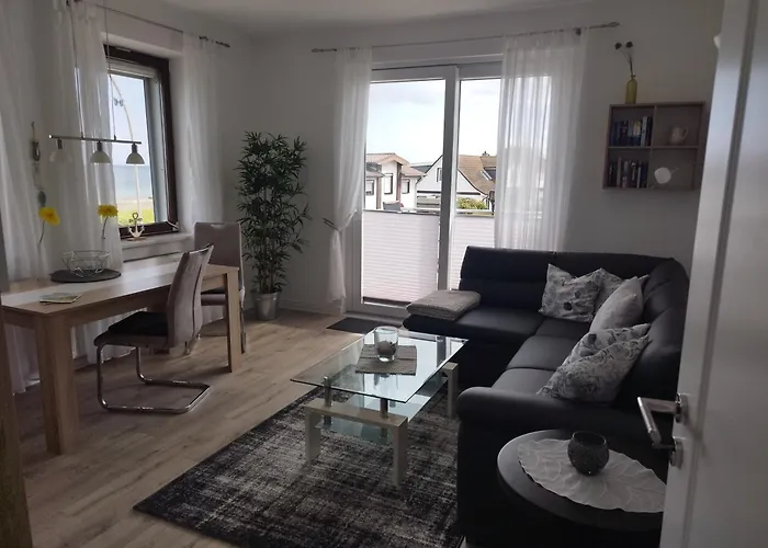 Ferienwohnung mit Meerblick, 2 Schlafzimmer, Süd- Balkon, Parkplatz