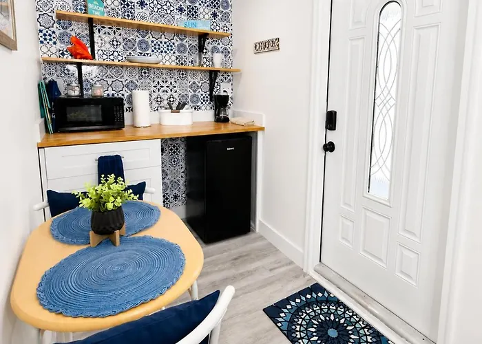 Little Havana Apartment With Patio Free Parking Near Airport