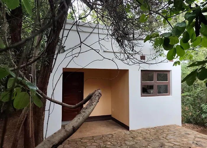 Kalahari Sand Ridge Inn - Quiet Self-Catering Eco Lodge Near Victoria Falls, Livingstone