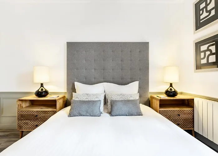 Livinparis - Luxury 3 & 4 Bedrooms Montmartre I