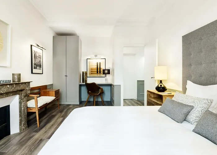 Livinparis - Luxury 3 & 4 Bedrooms Montmartre I