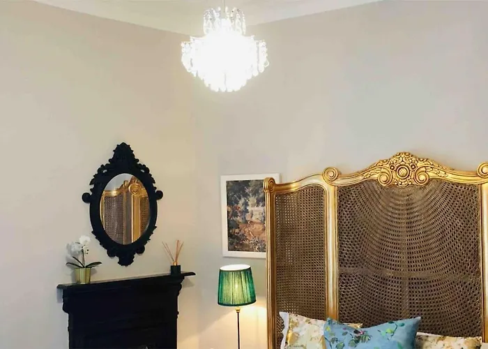 The Jeffrey Street Apartment