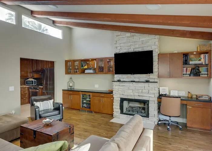 Dtwn Palm Springs Condo: Bbq, Pool, Fire Pit, Etc!