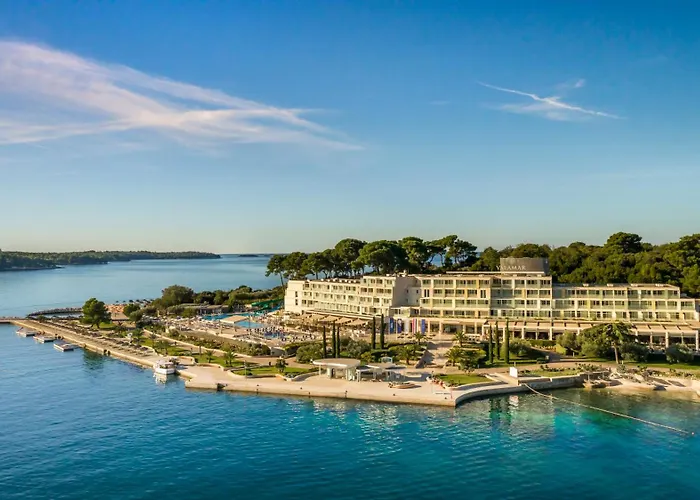 Isabella Island & Villas