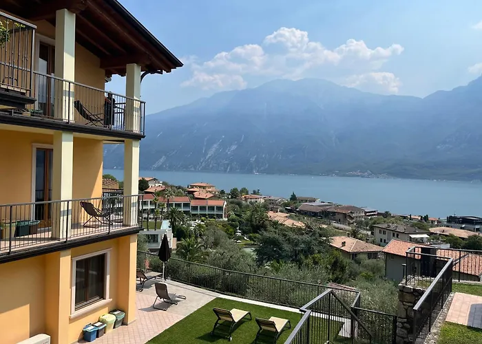Villa Imelda, Panoramic Apartments With Lake Garda Views