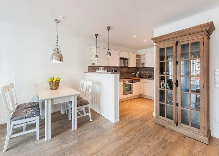 Weisse Villa am Meer