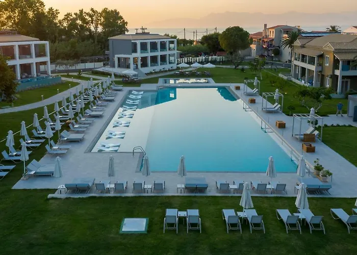 Hotel mit Tennis: Acharavi Beach Hotel